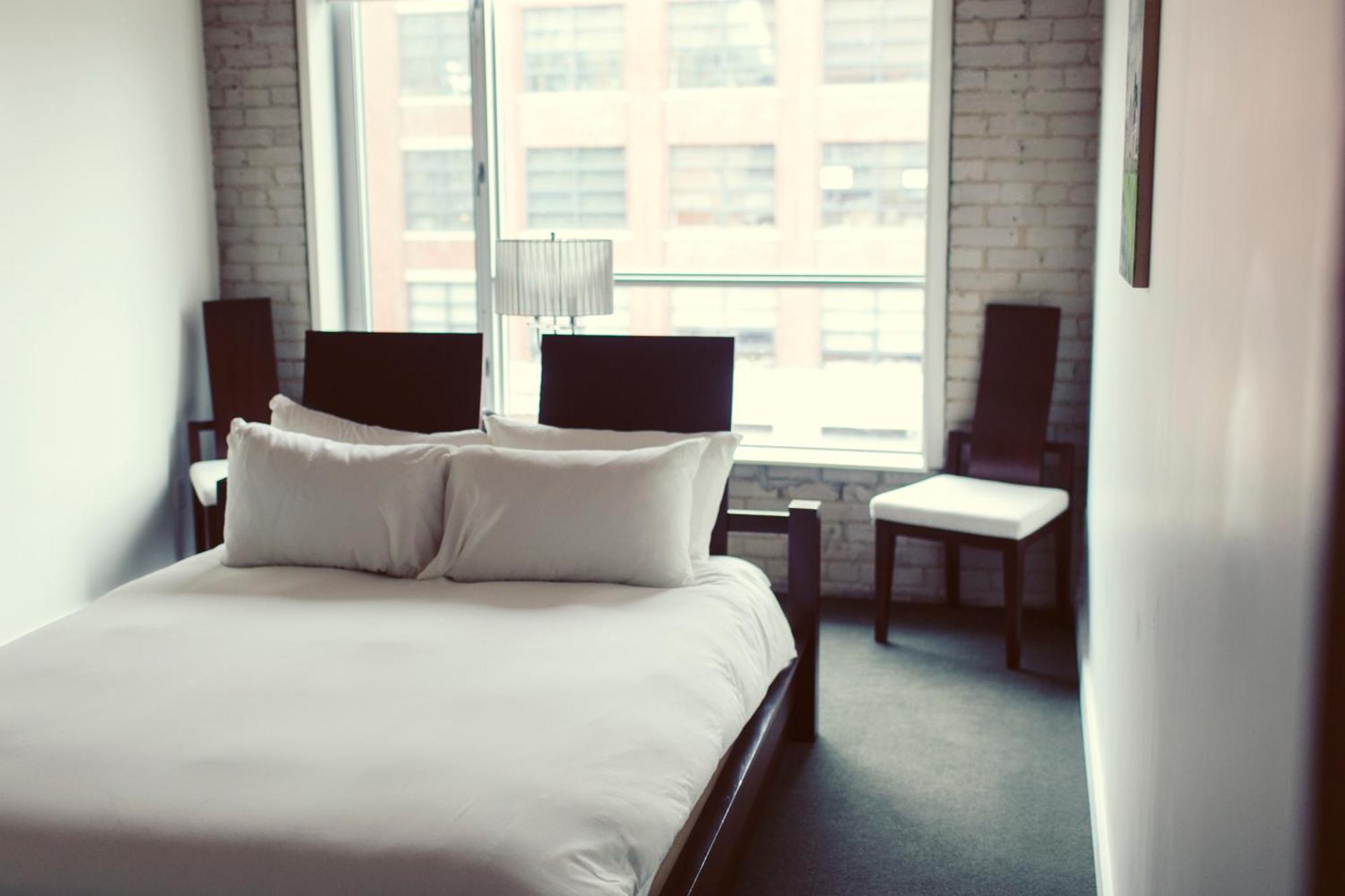 Hotel Ocho Торонто Экстерьер фото