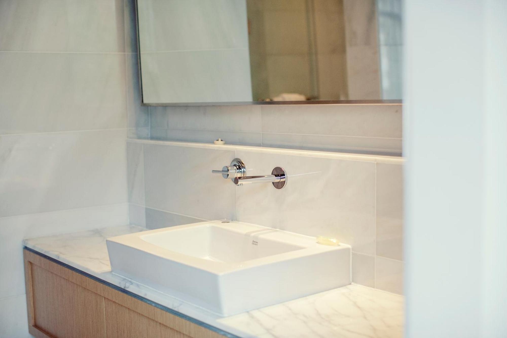 Hotel Ocho Торонто Экстерьер фото